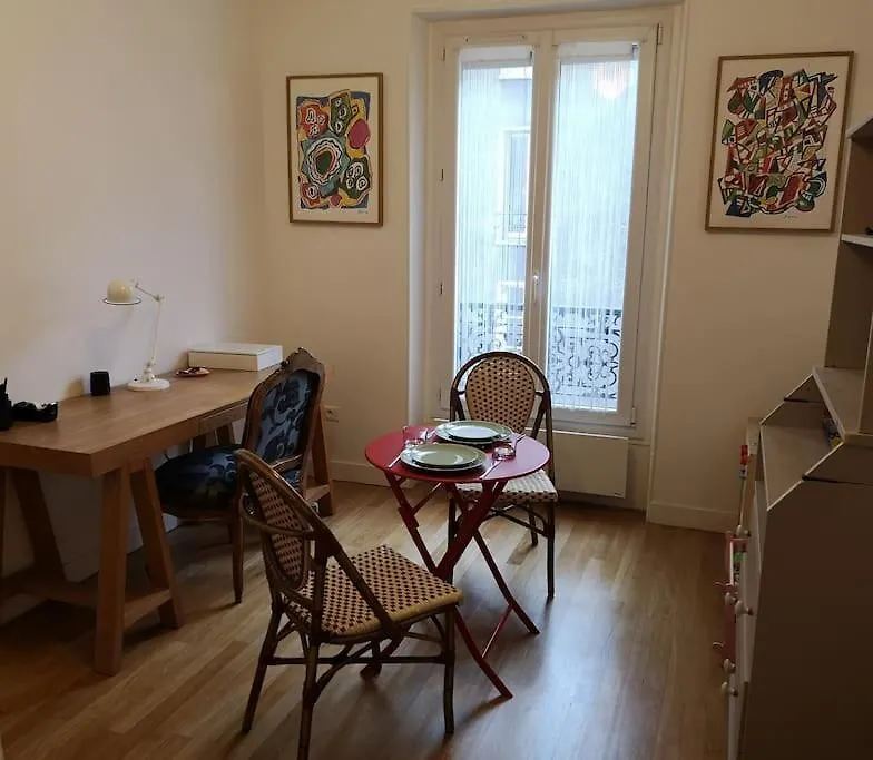 Charmant Appartement Parisien 2 Pieces France